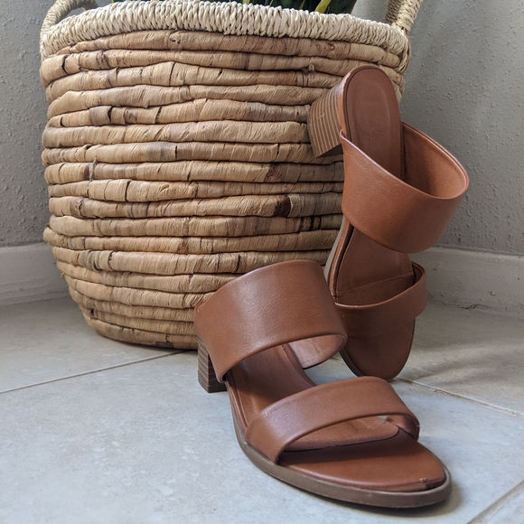 X2B Shoes - 🚫 Clothing Swapped - Faux leather heeled sandals